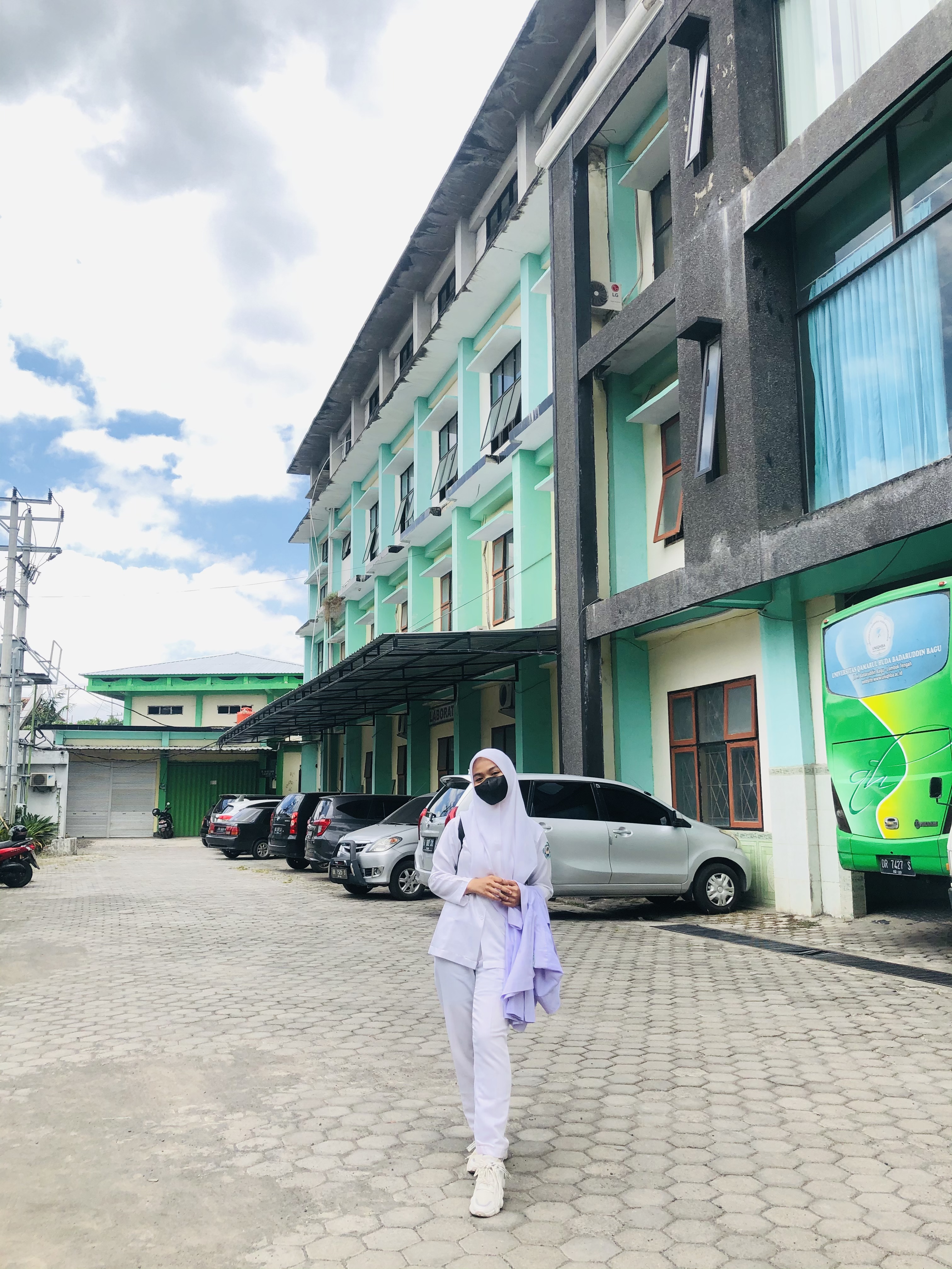 SRI WAHYUNI AMANDA